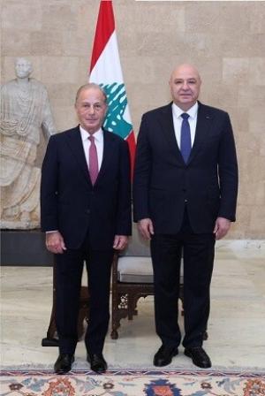 زيارات السفير الأميركي الأولى