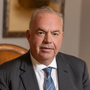 وزير الاتّصالات شارل الحاج يشارك في ندوةٍ من تنظيم مجلّة Lebanon Opportunties